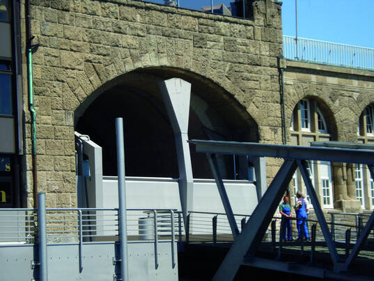 Hamburg St. Pauli - Landungsbrücken