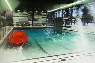 KÖSTER Engineering works and foundry  –  Wave machine in a Navy training pool